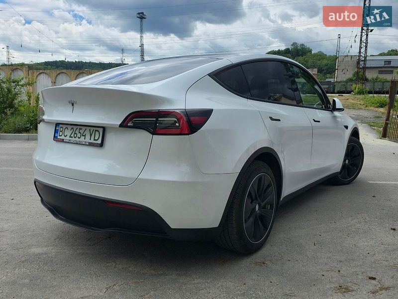 Позашляховик / Кросовер Tesla Model Y 2021 в Львові