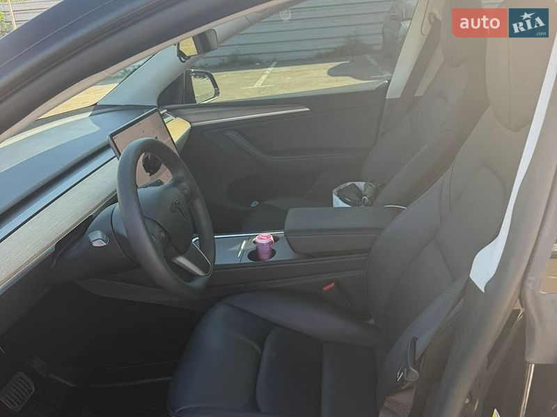 Позашляховик / Кросовер Tesla Model Y 2025 в Рівному