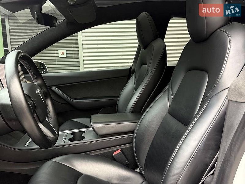 Внедорожник / Кроссовер Tesla Model Y 2020 в Киеве