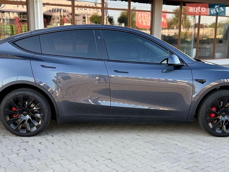 Позашляховик / Кросовер Tesla Model Y 2023 в Чернівцях