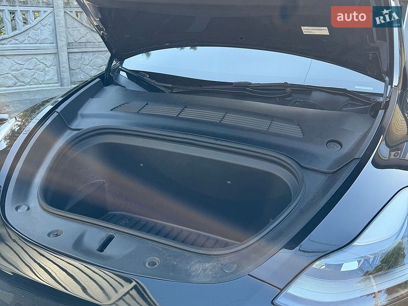 Позашляховик / Кросовер Tesla Model Y 2023 в Дніпрі