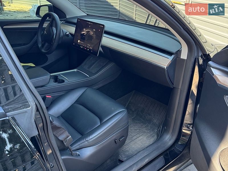Позашляховик / Кросовер Tesla Model Y 2023 в Дніпрі