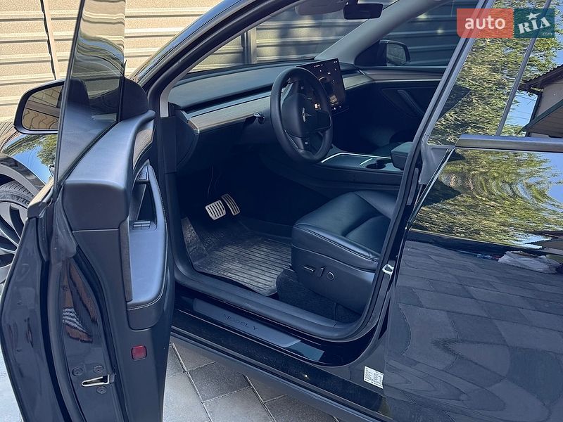 Позашляховик / Кросовер Tesla Model Y 2023 в Дніпрі