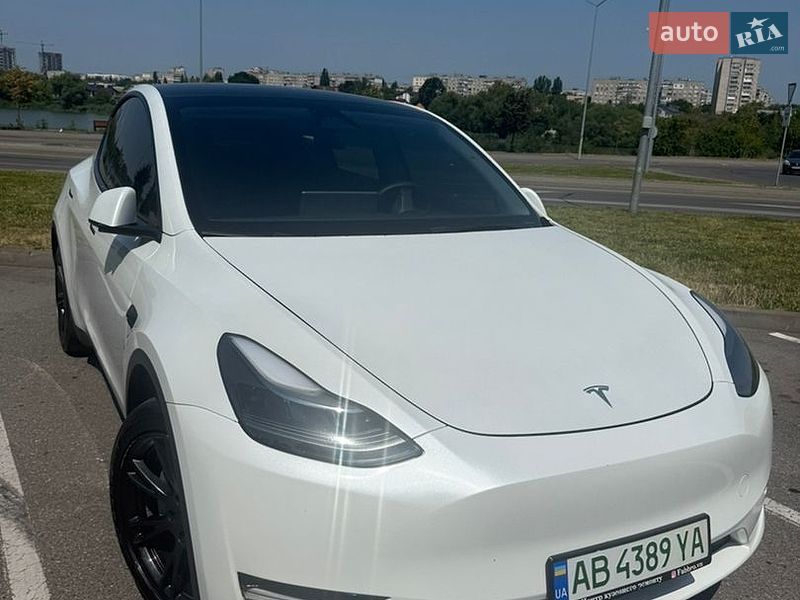 Tesla Model Y 2023