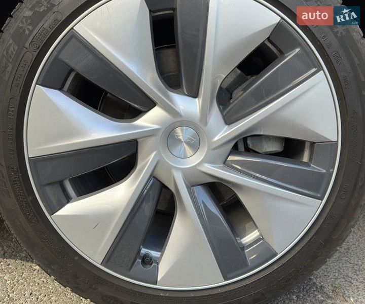 Внедорожник / Кроссовер Tesla Model Y 2021 в Львове