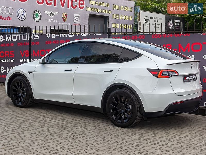 Внедорожник / Кроссовер Tesla Model Y 2022 в Киеве