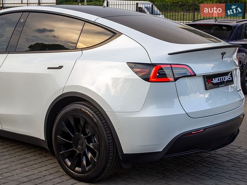 Внедорожник / Кроссовер Tesla Model Y 2022 в Киеве