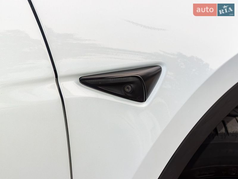 Внедорожник / Кроссовер Tesla Model Y 2022 в Киеве