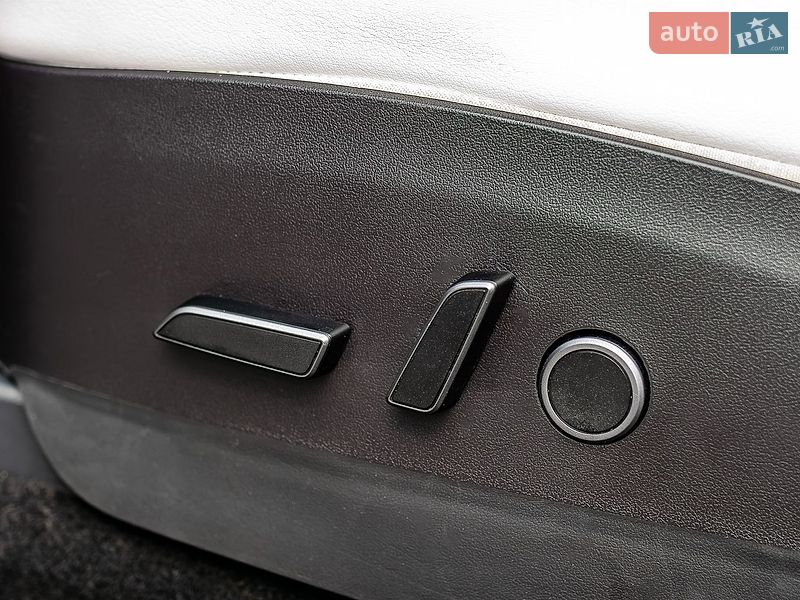 Внедорожник / Кроссовер Tesla Model Y 2022 в Киеве