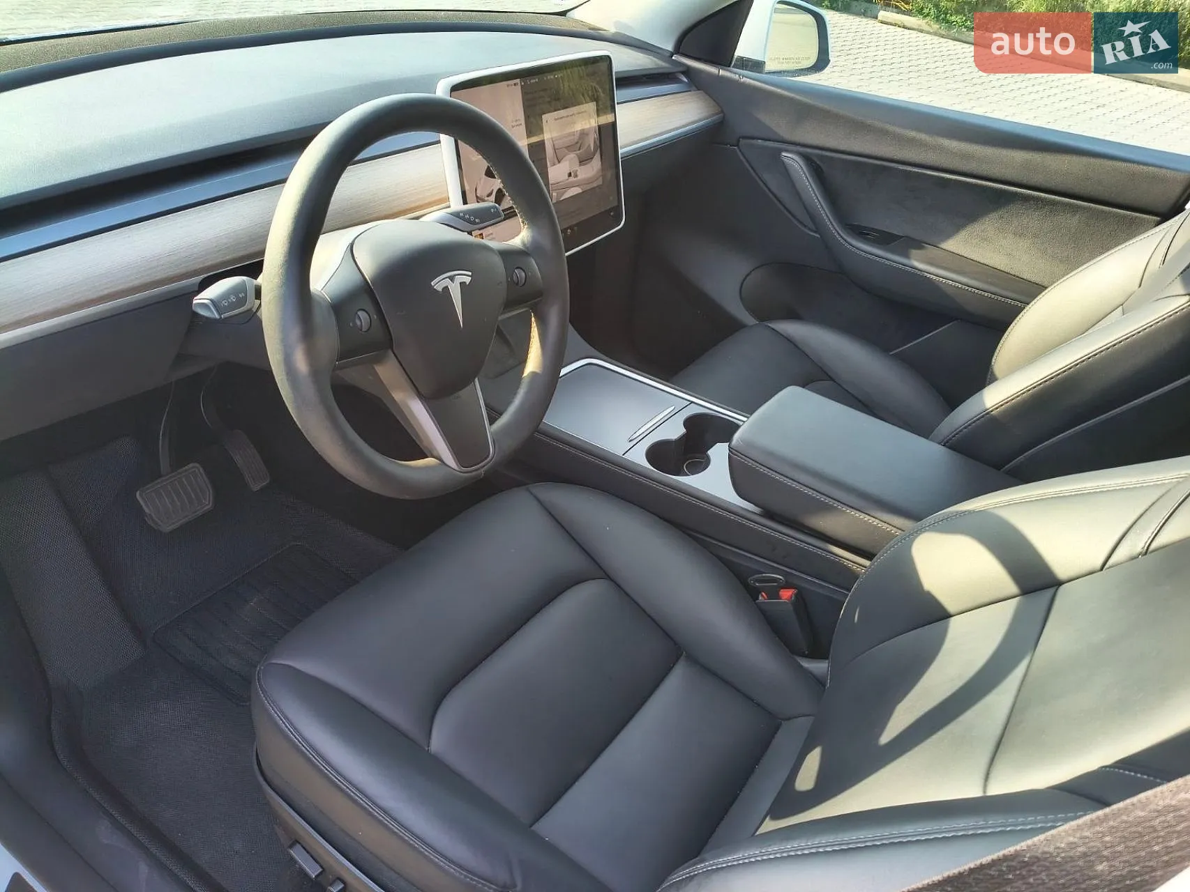 2024 Tesla Model Y - мініатюра 3