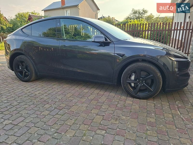 Внедорожник / Кроссовер Tesla Model Y 2025 в Львове