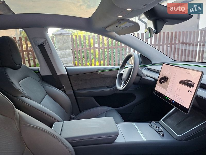 Внедорожник / Кроссовер Tesla Model Y 2025 в Львове