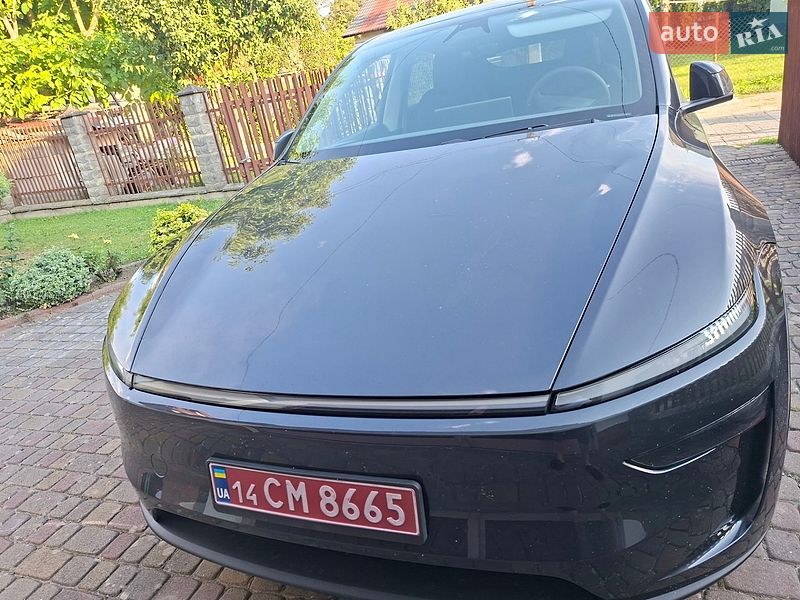 Внедорожник / Кроссовер Tesla Model Y 2025 в Львове
