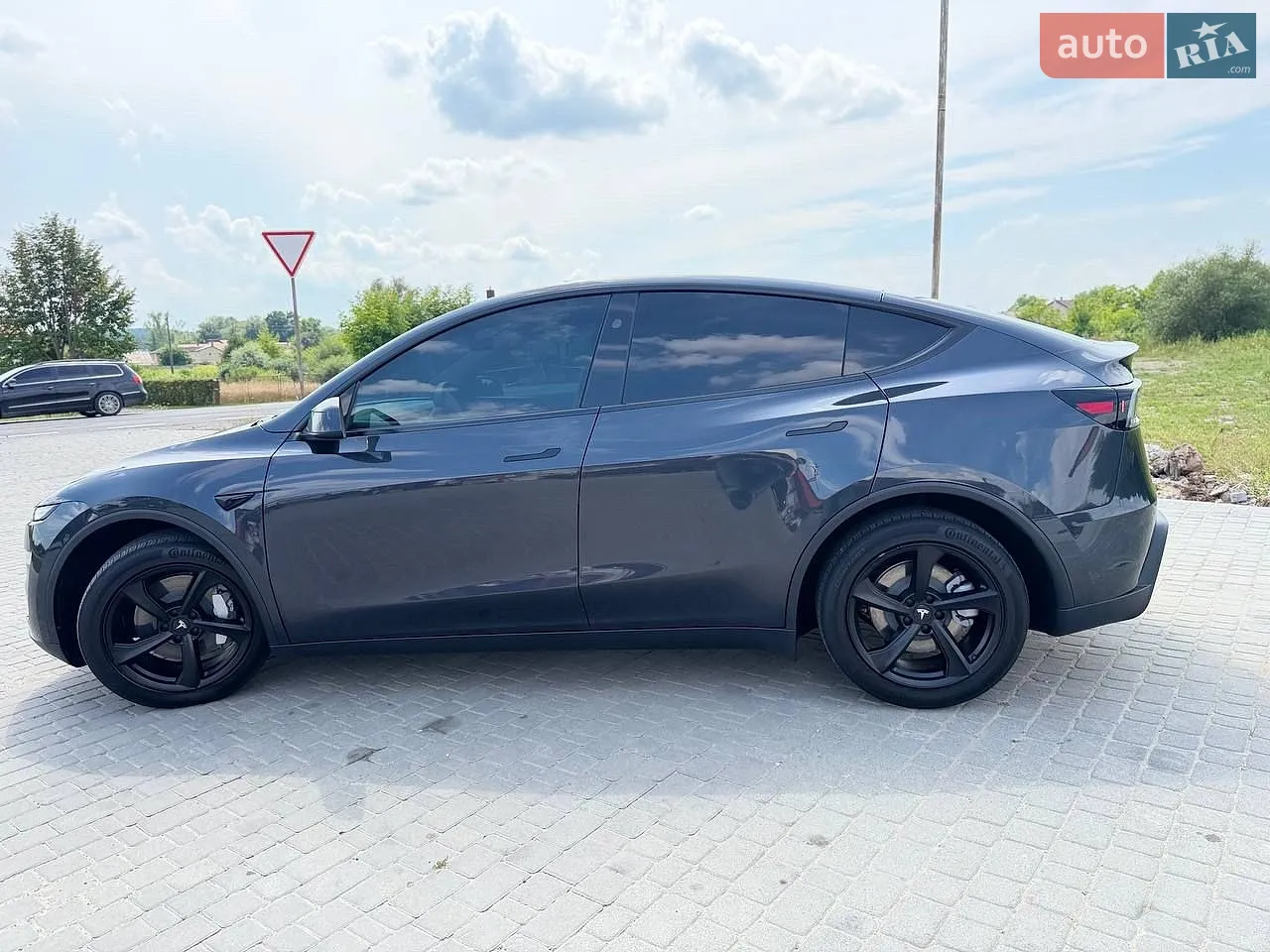 2025 Tesla Model Y - мініатюра 8
