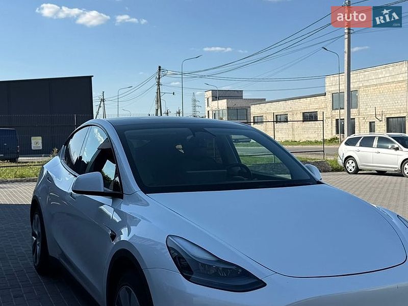 Tesla Model Y 2023