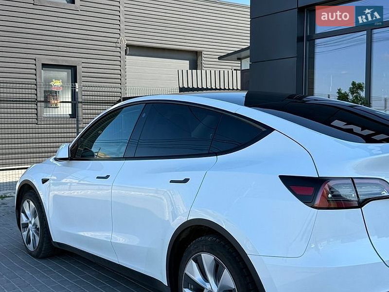 Позашляховик / Кросовер Tesla Model Y 2023 в Тернополі