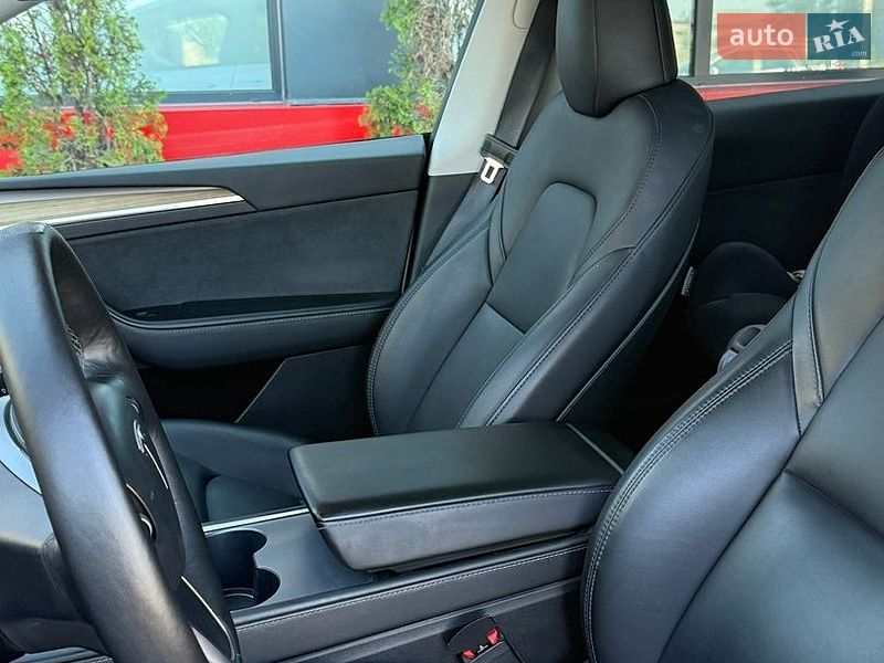 Позашляховик / Кросовер Tesla Model Y 2023 в Тернополі