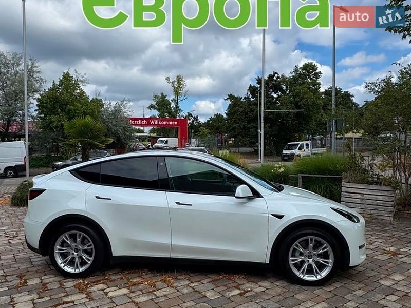 Внедорожник / Кроссовер Tesla Model Y 2024 в Черновцах