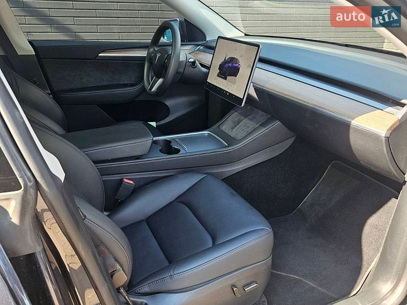 Внедорожник / Кроссовер Tesla Model Y 2024 в Кривом Роге