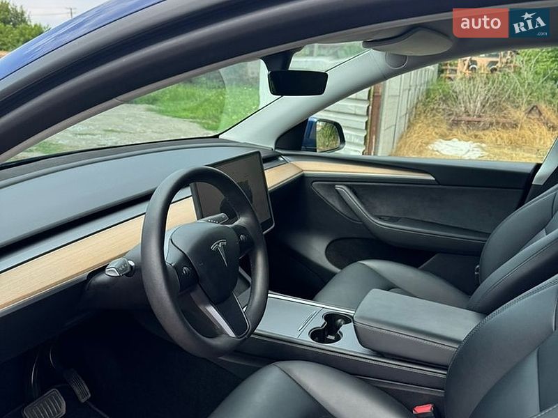 Внедорожник / Кроссовер Tesla Model Y 2023 в Дубно