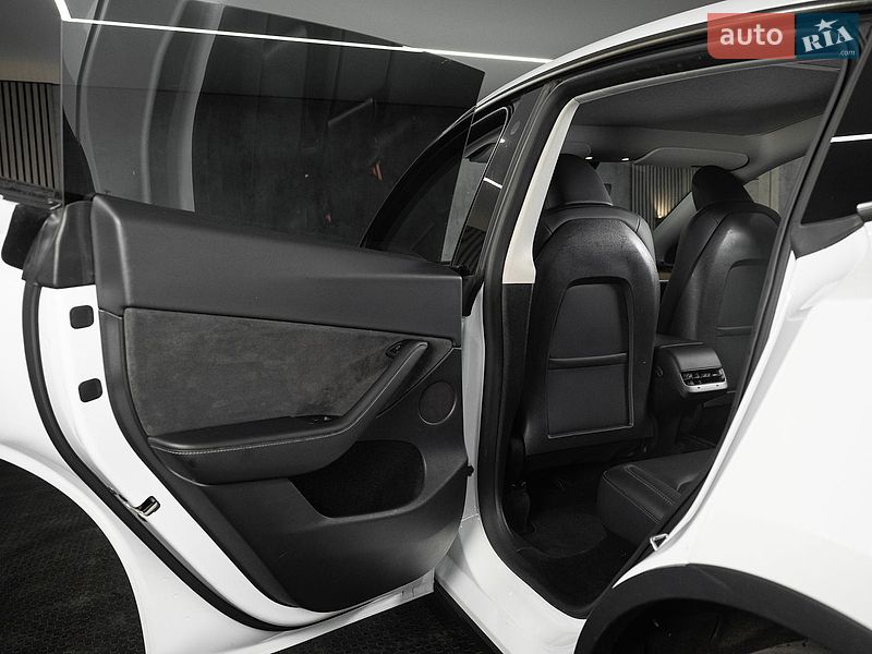Внедорожник / Кроссовер Tesla Model Y 2023 в Одессе