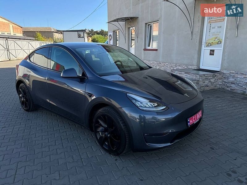 Tesla Model Y, фото з оголошення