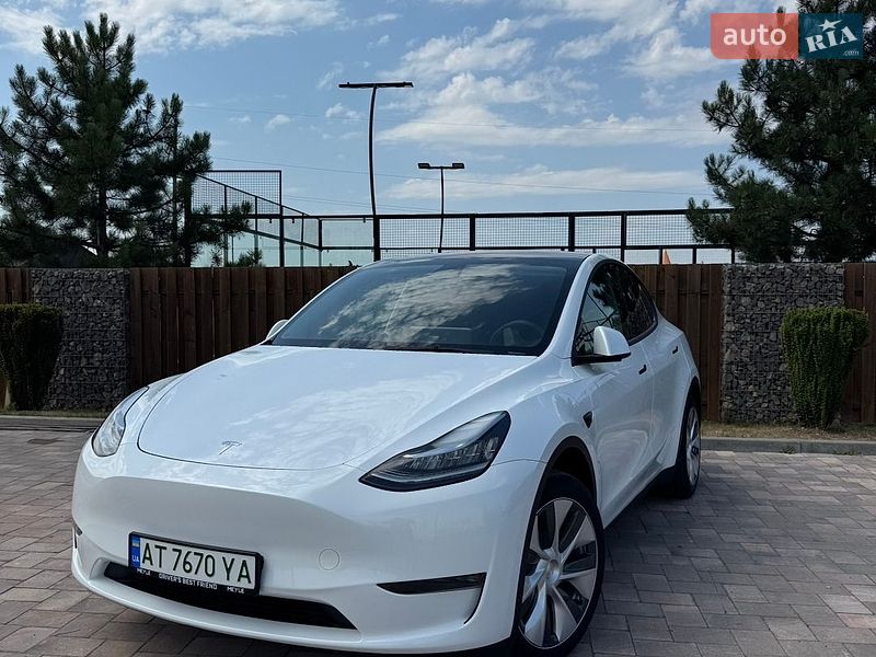 Позашляховик / Кросовер Tesla Model Y 2023 в Івано-Франківську