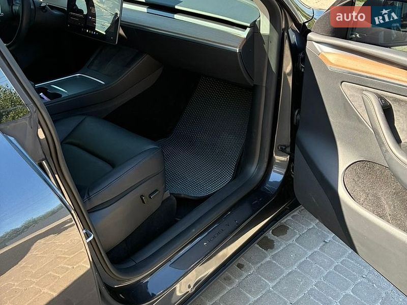 Позашляховик / Кросовер Tesla Model Y 2024 в Києві
