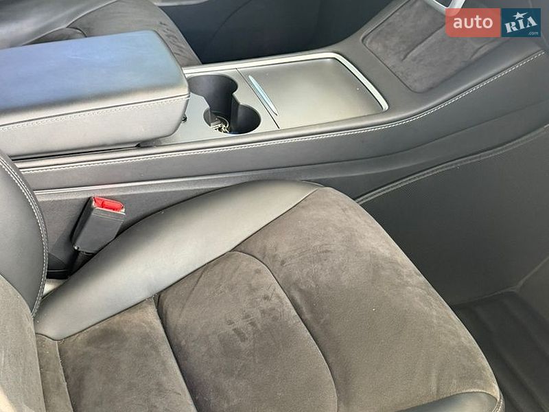 Внедорожник / Кроссовер Tesla Model Y 2024 в Киеве