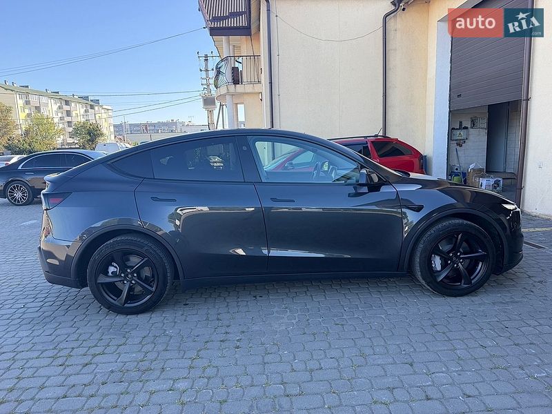 Внедорожник / Кроссовер Tesla Model Y 2025 в Львове