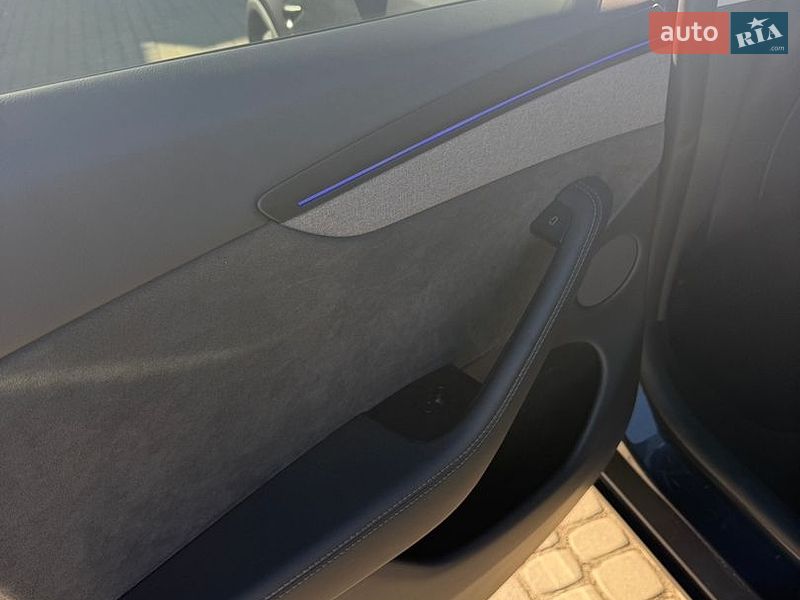Внедорожник / Кроссовер Tesla Model Y 2025 в Львове