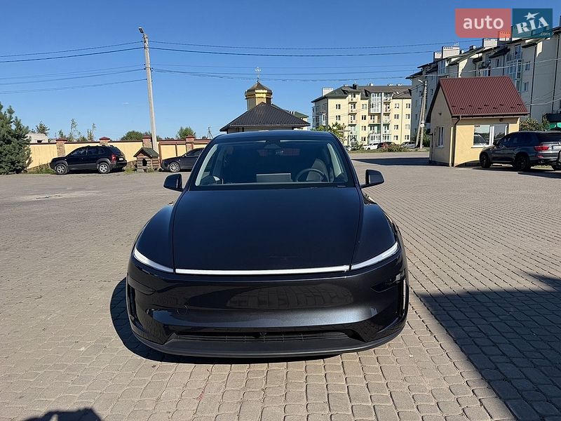 Внедорожник / Кроссовер Tesla Model Y 2025 в Львове