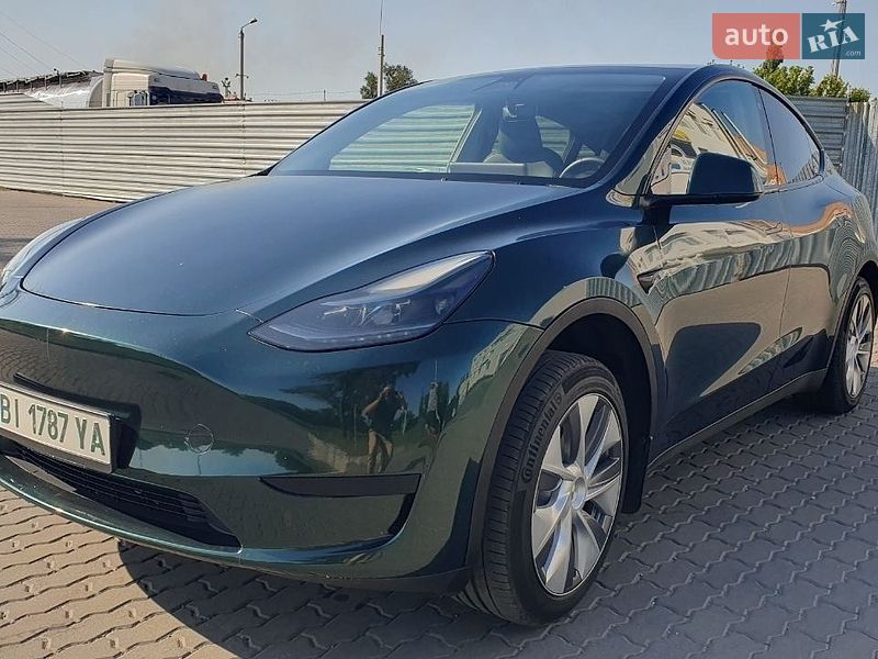 Tesla Model Y, фото з оголошення