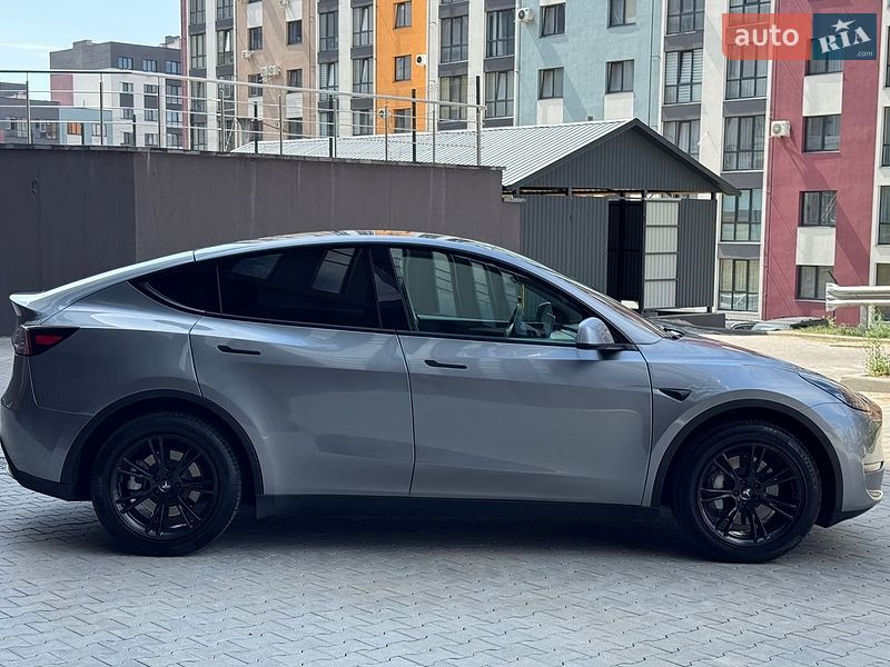 Внедорожник / Кроссовер Tesla Model Y 2025 в Ровно