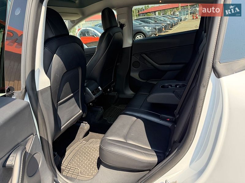 Позашляховик / Кросовер Tesla Model Y 2021 в Києві