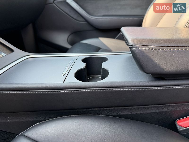 Позашляховик / Кросовер Tesla Model Y 2021 в Києві