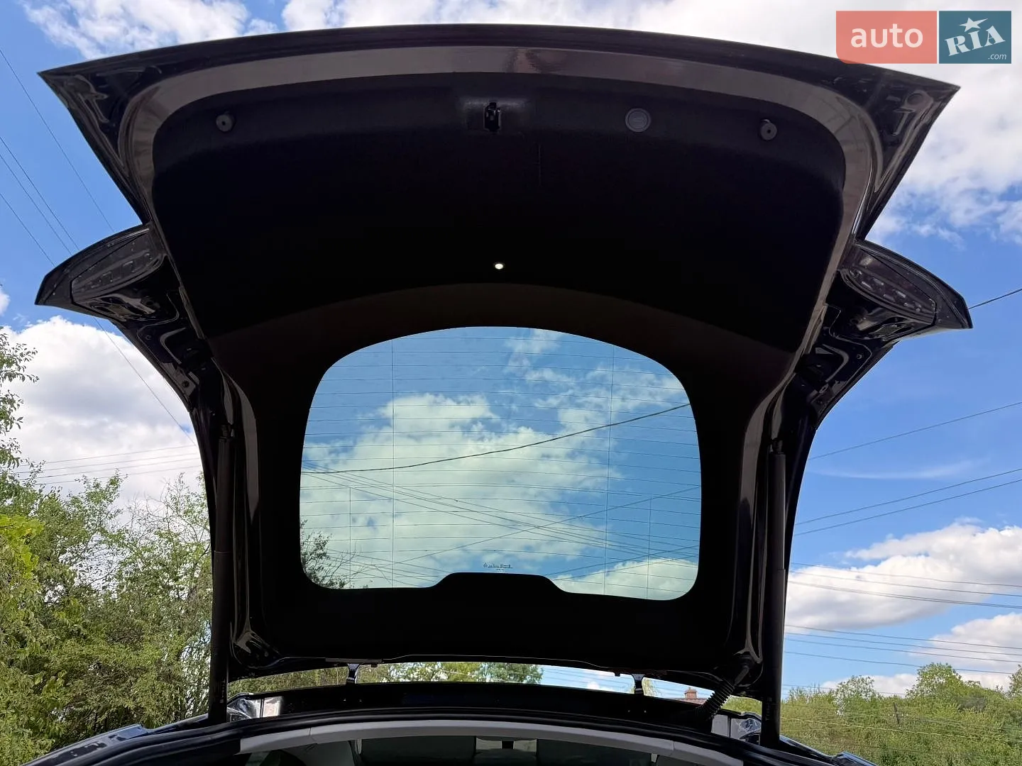 2025 Tesla Model Y - мініатюра 11
