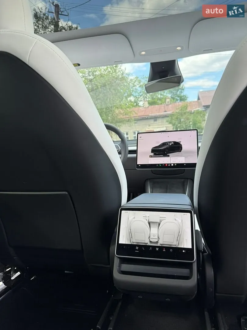 2025 Tesla Model Y - мініатюра 18