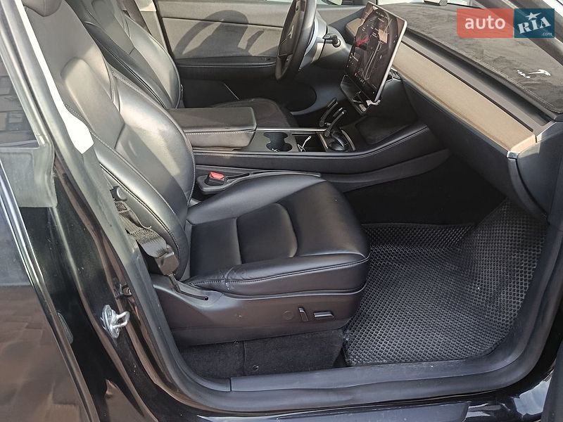 Внедорожник / Кроссовер Tesla Model Y 2021 в Киеве