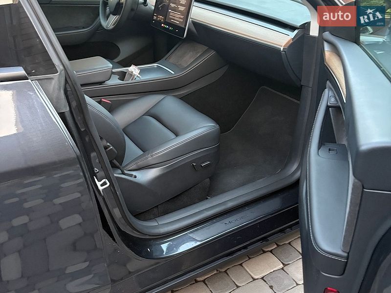 Внедорожник / Кроссовер Tesla Model Y 2024 в Днепре