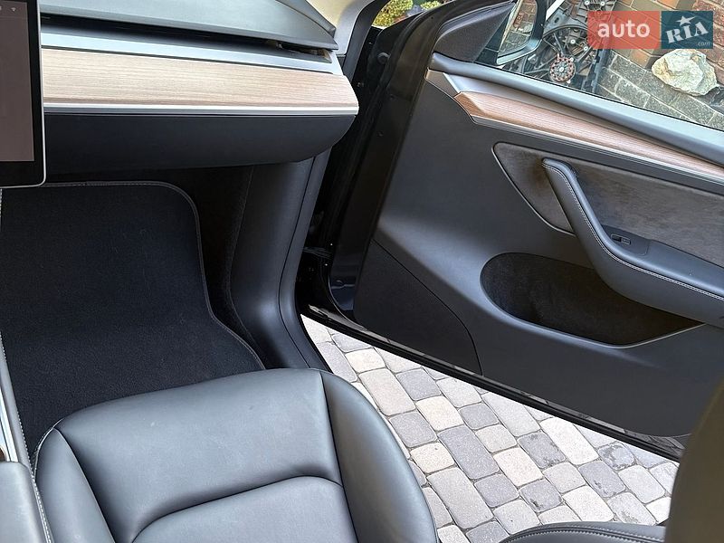 Внедорожник / Кроссовер Tesla Model Y 2024 в Днепре