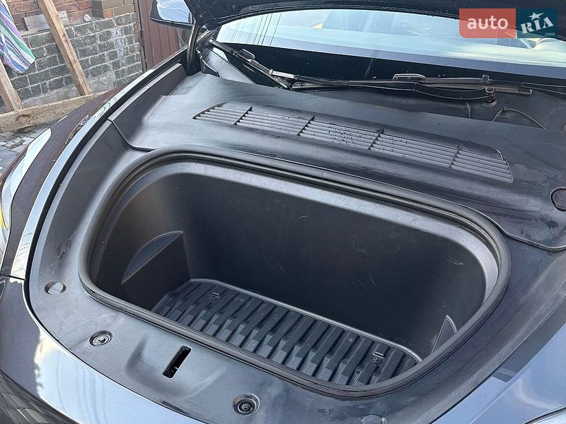 Внедорожник / Кроссовер Tesla Model Y 2024 в Днепре