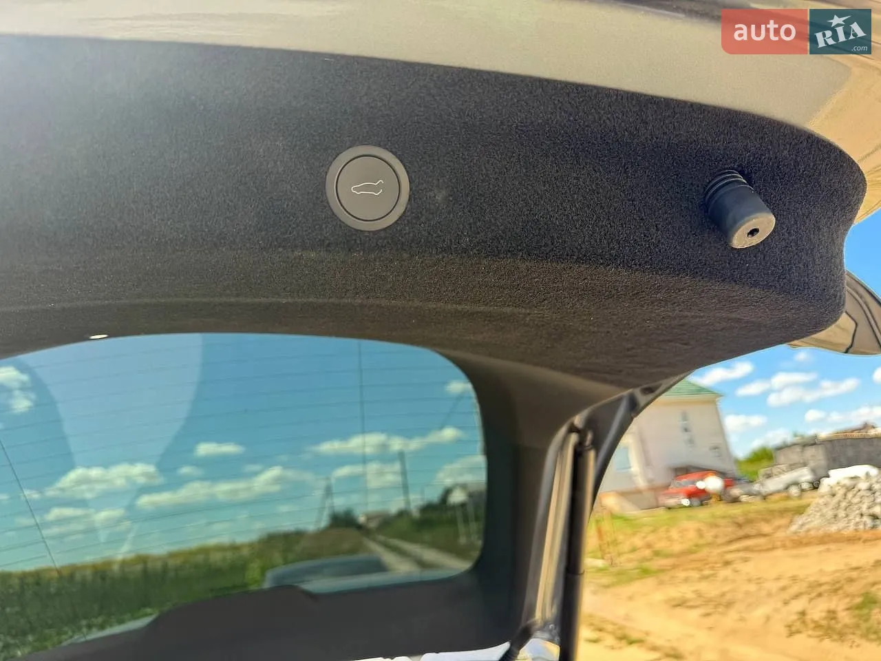2025 Tesla Model Y - мініатюра 20