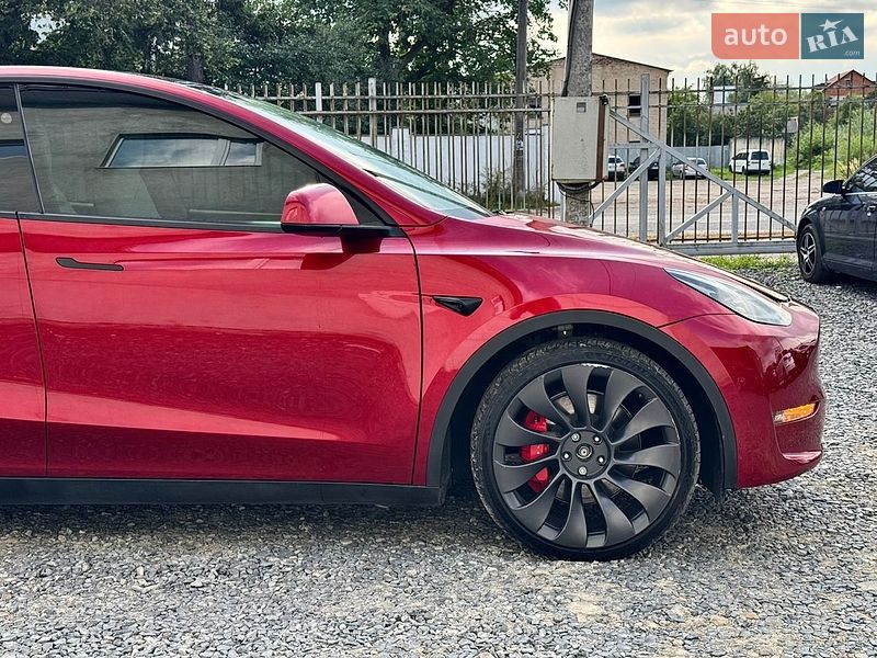 Внедорожник / Кроссовер Tesla Model Y 2024 в Дрогобыче