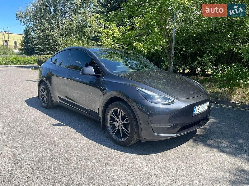 Tesla Model Y 2024