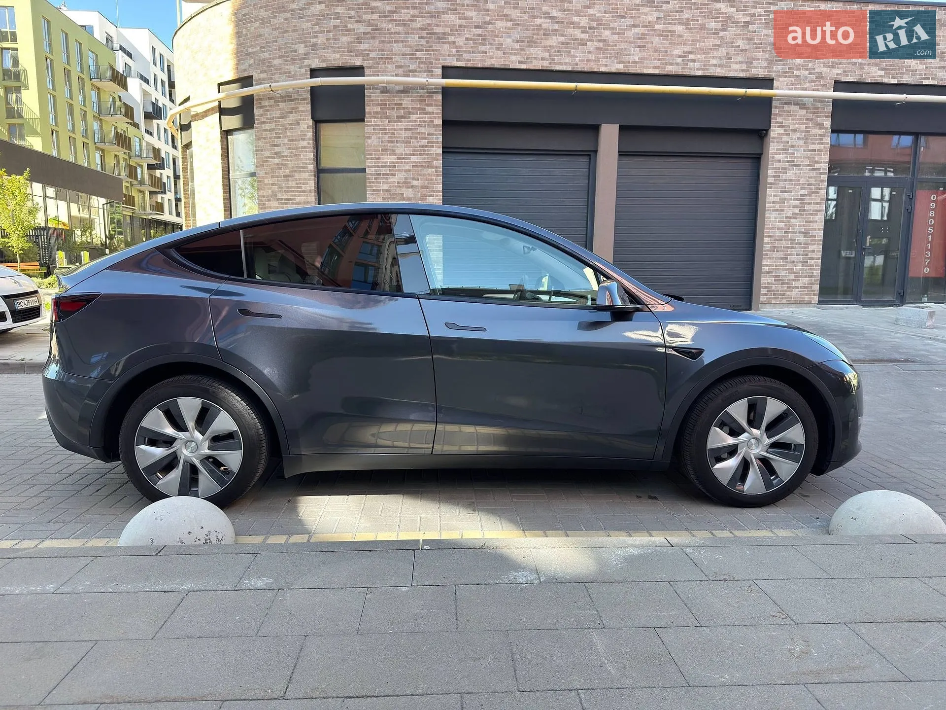 2024 Tesla Model Y - мініатюра 8