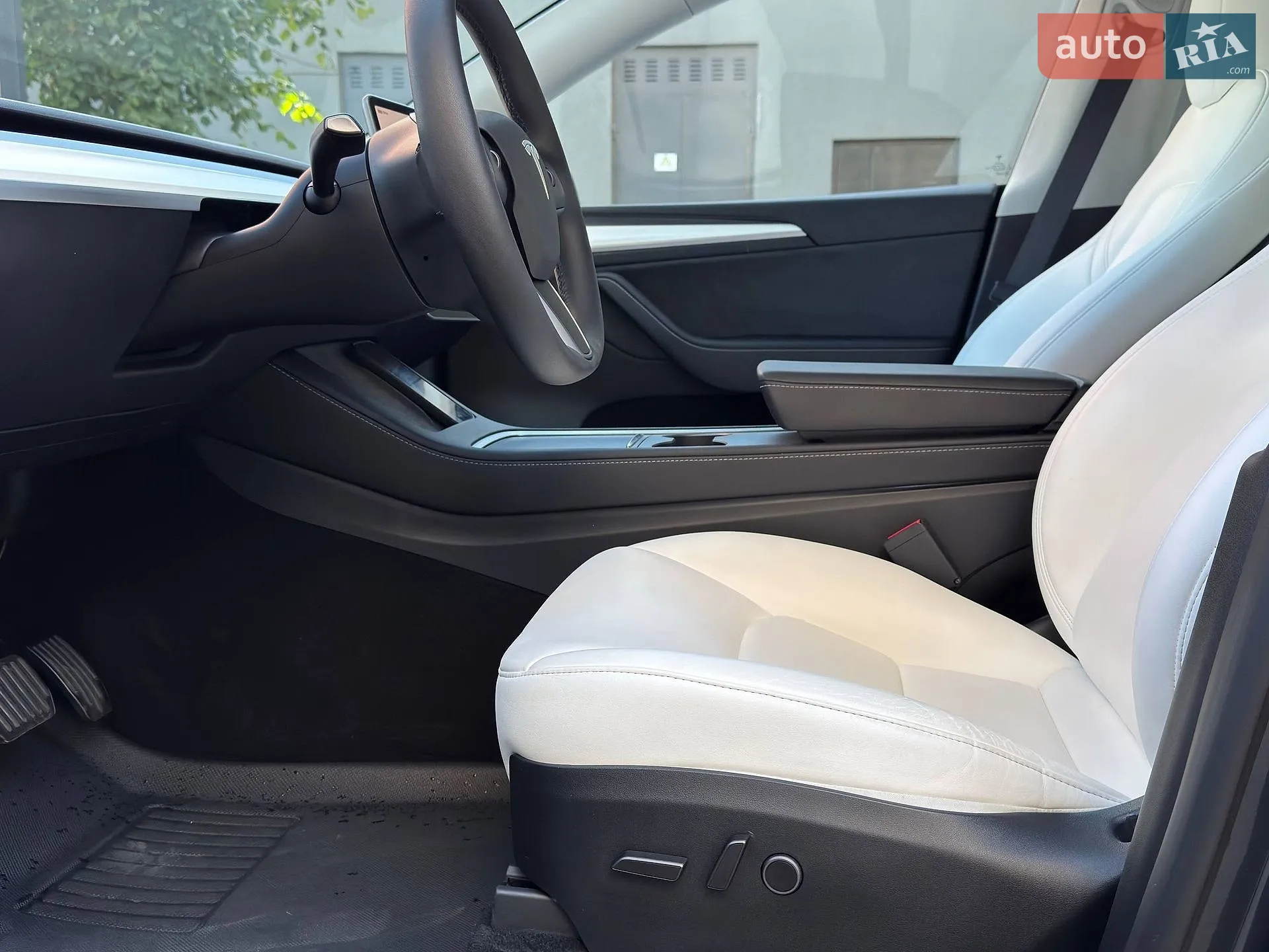 2024 Tesla Model Y - мініатюра 10