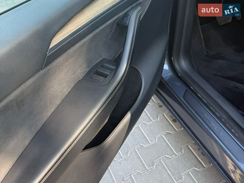 Позашляховик / Кросовер Tesla Model Y 2022 в Ужгороді