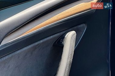 Внедорожник / Кроссовер Tesla Model Y 2022 в Киеве