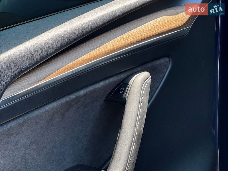 Внедорожник / Кроссовер Tesla Model Y 2022 в Киеве